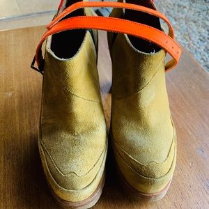 Hunter boots currently ON HOLD